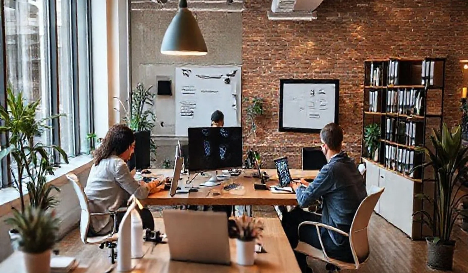 Modern workspace for crisis communication management